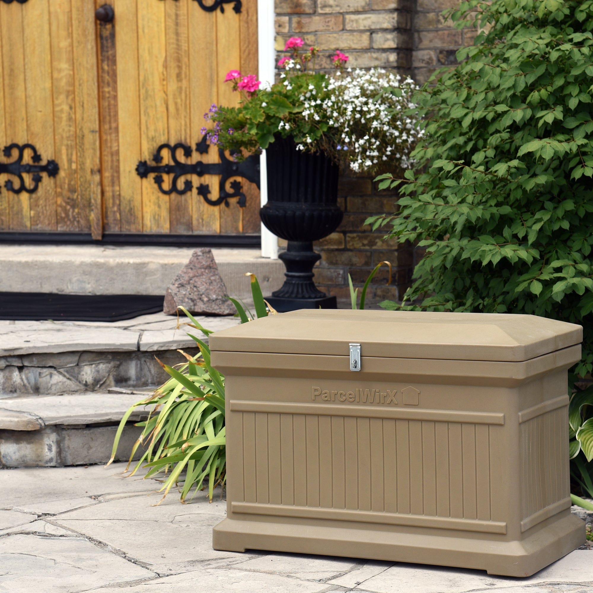 ParcelWirx Premium Horizontal Lockable Package Delivery Box with Hinged Lid Oak alt 0