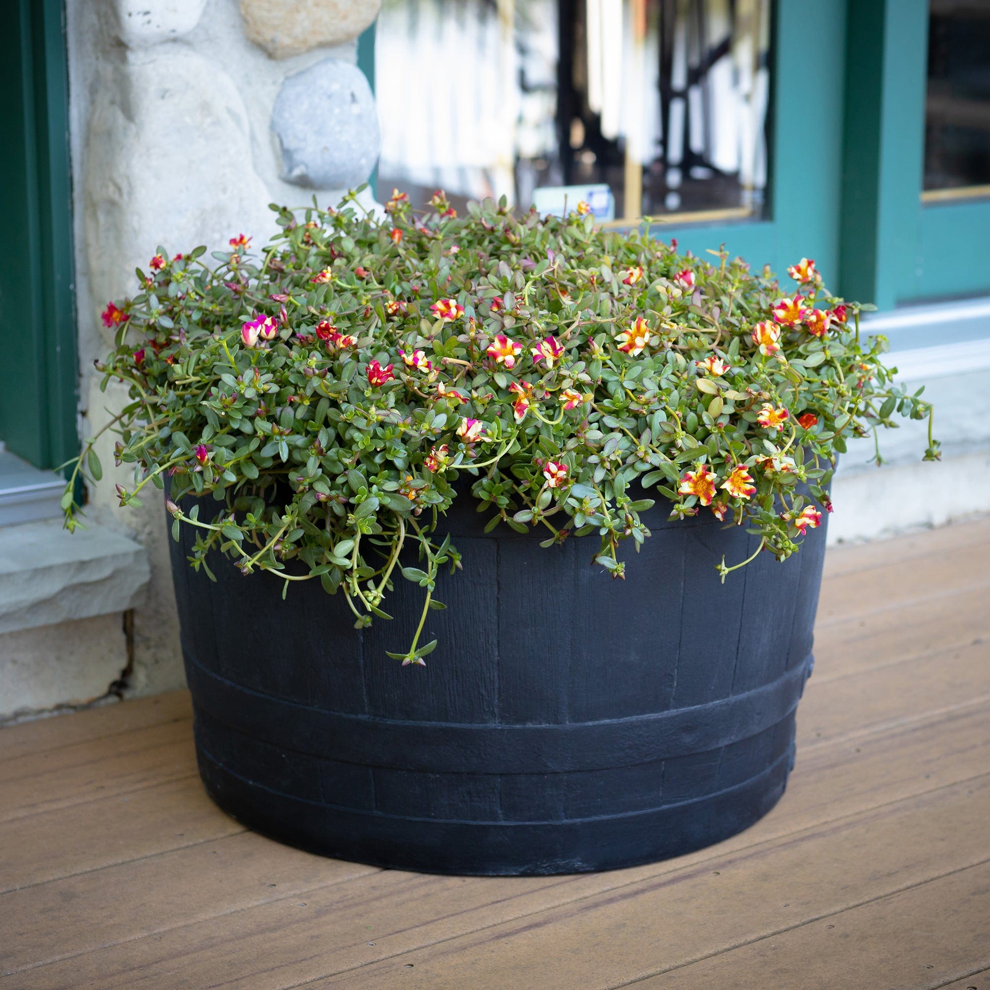 Planter Barrel Black alt 0